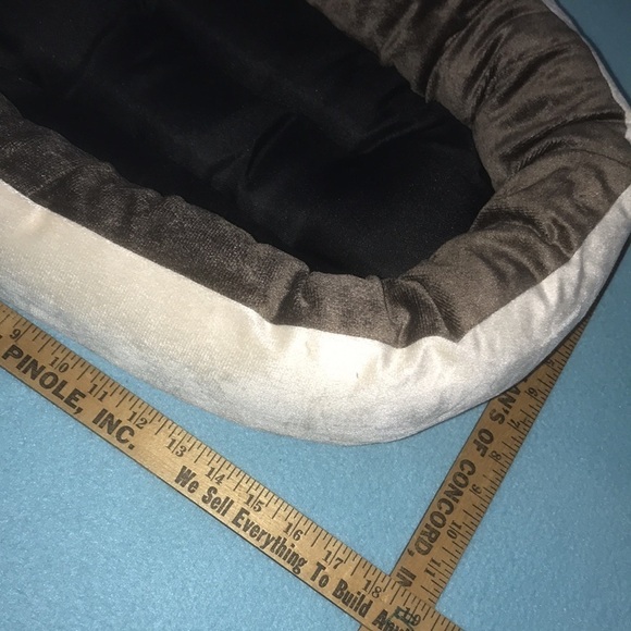 DOSKOCIL Pet Products oval bed dark brown,cream faux micro suede Host Pick🎉🎉 - Picture 8 of 8